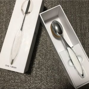 NEW Artís OVAL 7 BRUSH (Mirror Finish)